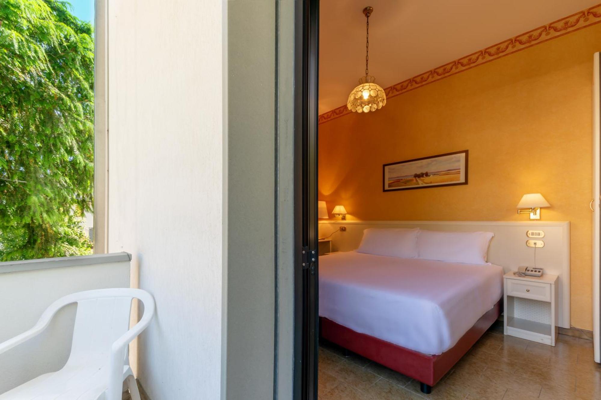 Hotel Falco D'Oro Tole Exterior foto