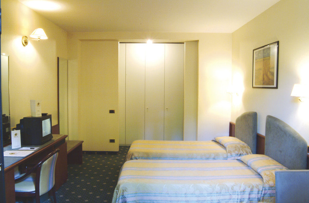 Hotel Falco D'Oro Tole Habitación foto